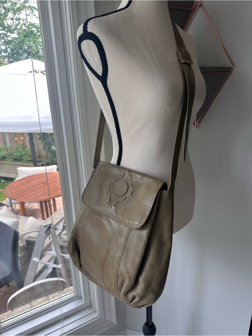 VINTAGE 80s 90s Taupe Leather Crossbody Shoulder Hobo Flap Bag Purse